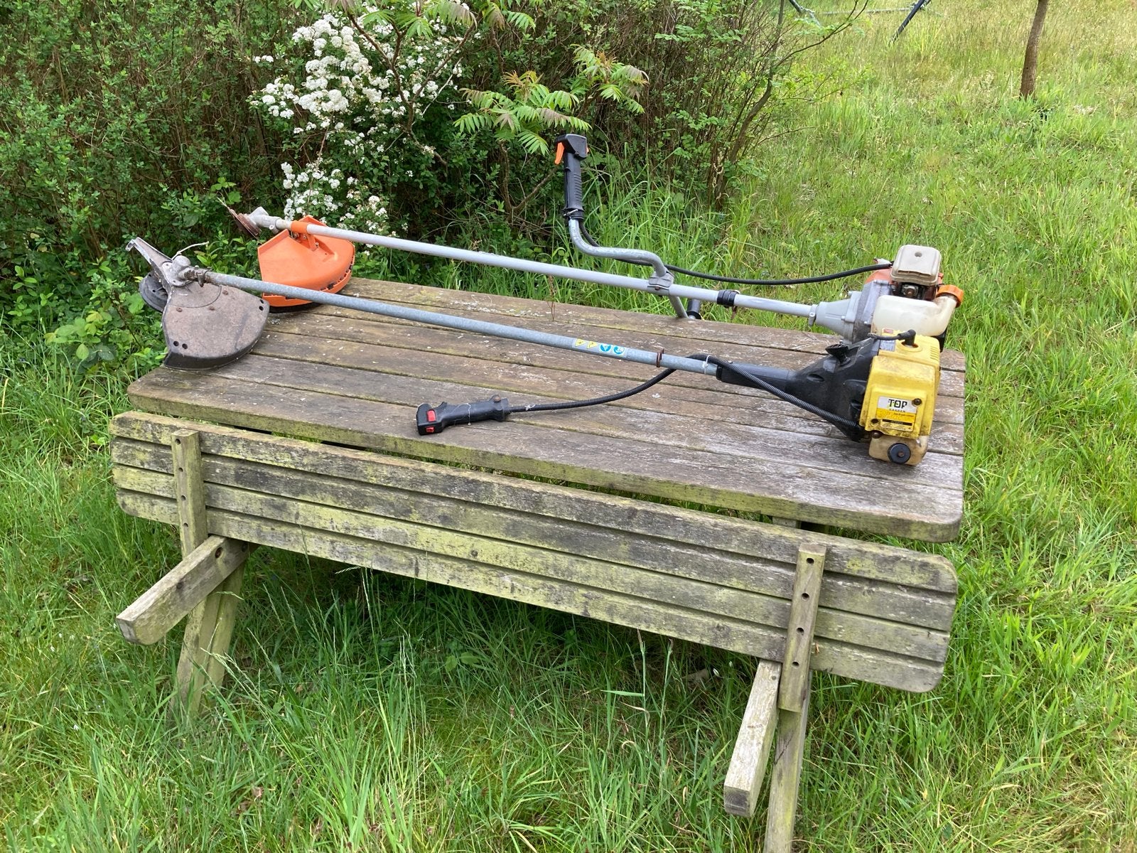 2x Bosmaaier - Niet lopend, voor onderdelen of klusser, Ophalen, Benzine, Gebruikt, Top Garden