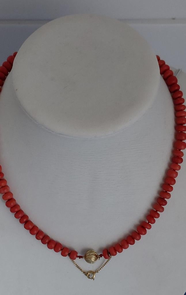 unieke bloedkoraal ketting met gouden ged.slotje,43 cm, Ophalen of Verzenden, Goud, Ketting