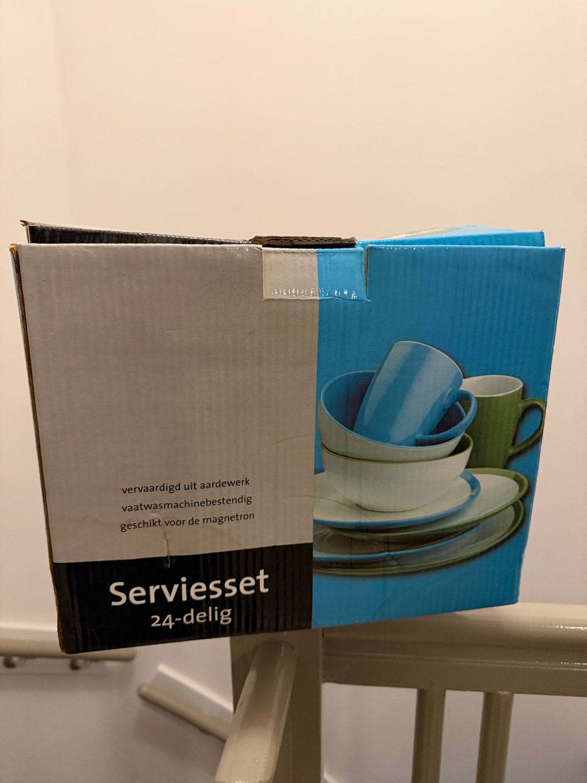 24-delig Servies van aardewerk - Nieuw in doos, Overige merken, Nieuw, Ophalen of Verzenden, Modern