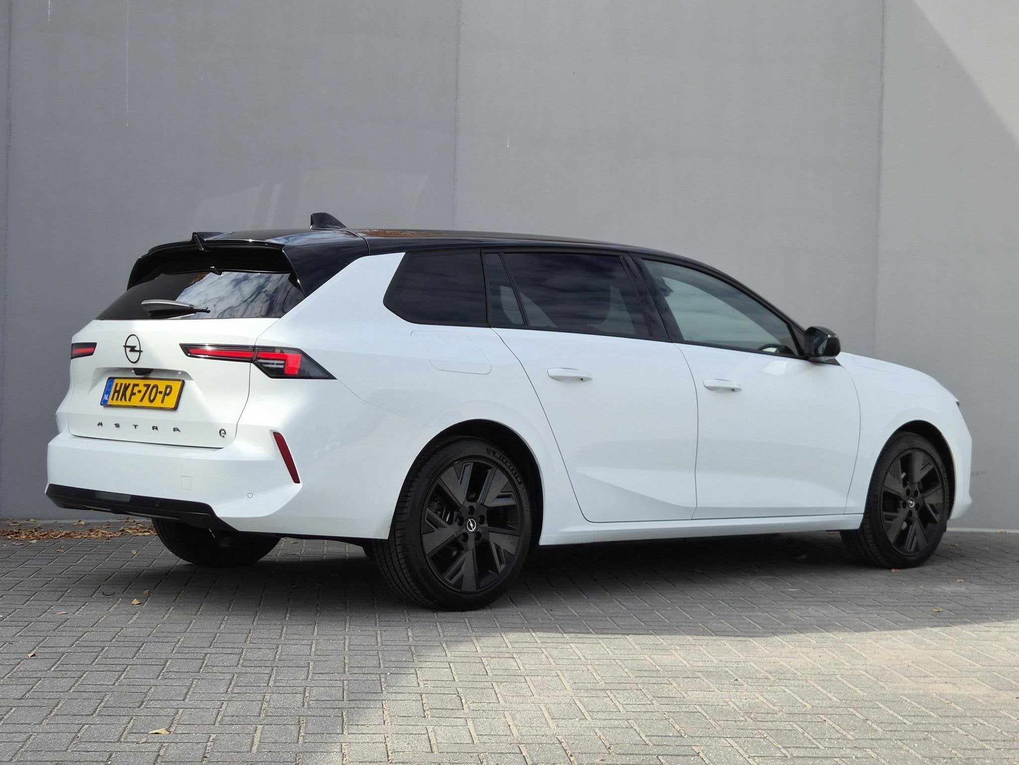 Opel Astra Electric 54 kWh GS / SOH 96% / Stuur- & Stoelverw, Auto's, 156 pk, Wit, 315 min, Kunstmatig leder