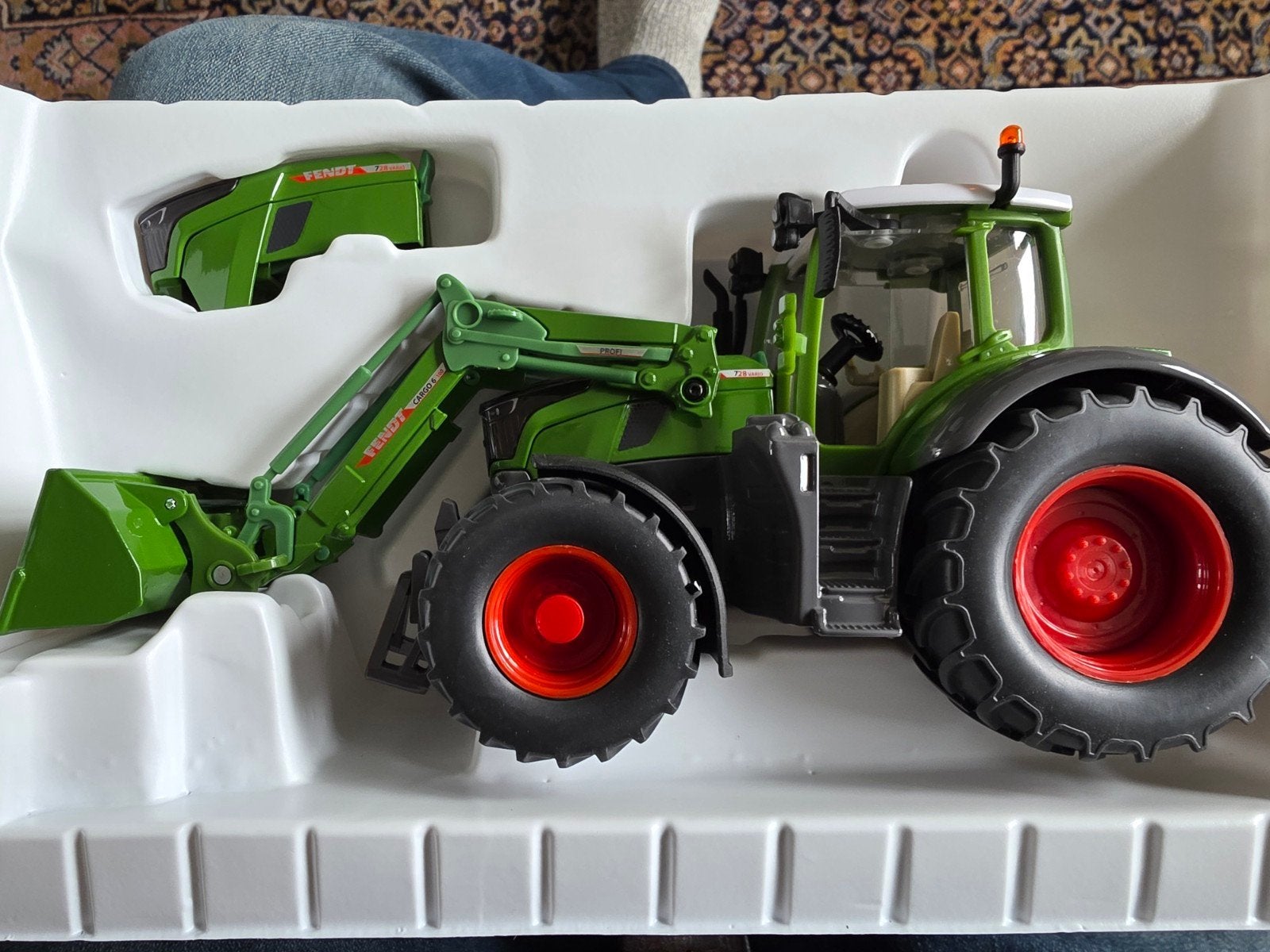 Siku Fendt 728 Vario met voorlader - wisselbaar motorkap, Ophalen of Verzenden, Nieuw, Tractor of Landbouw, SIKU