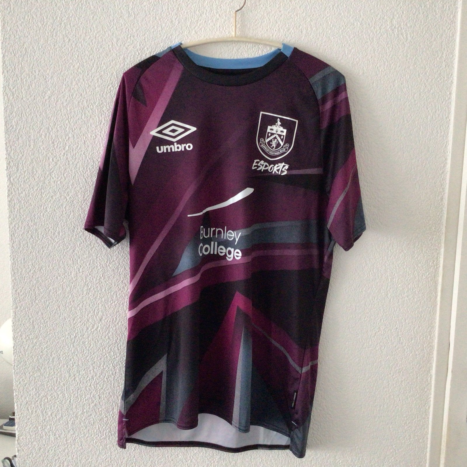 Umbro Esports Shirt Maat L - RIVAL Tim, Ophalen of Verzenden, Gedragen, Maat 52/54 (L), Meerkleurig