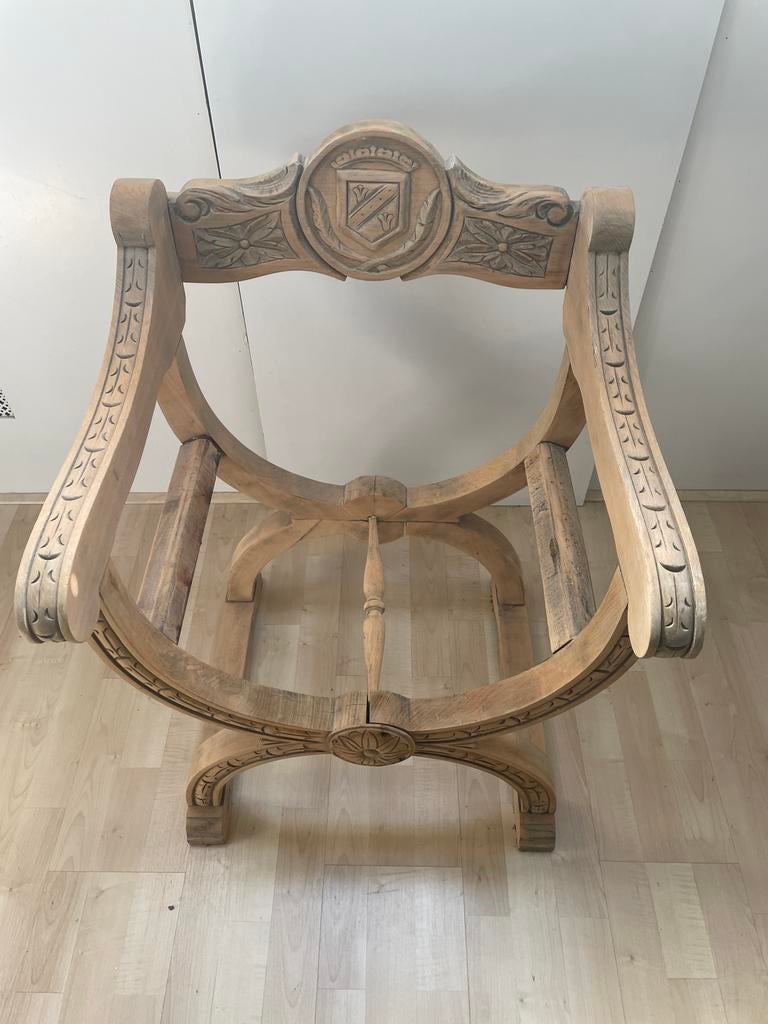 Antieke houten stoelframe met houtsnijwerk, Ophalen