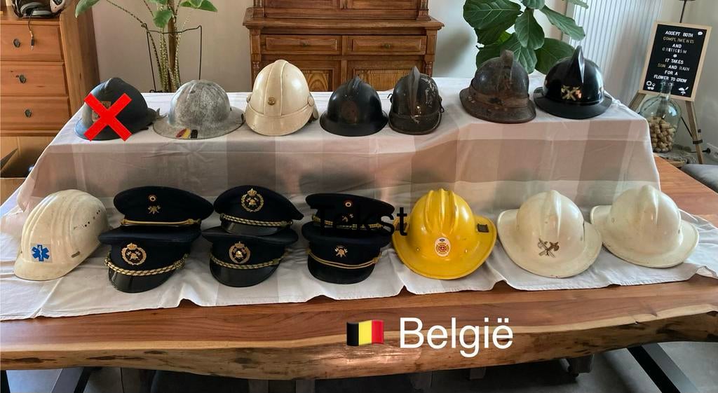 Verzameling brandweerhelmen, Ophalen