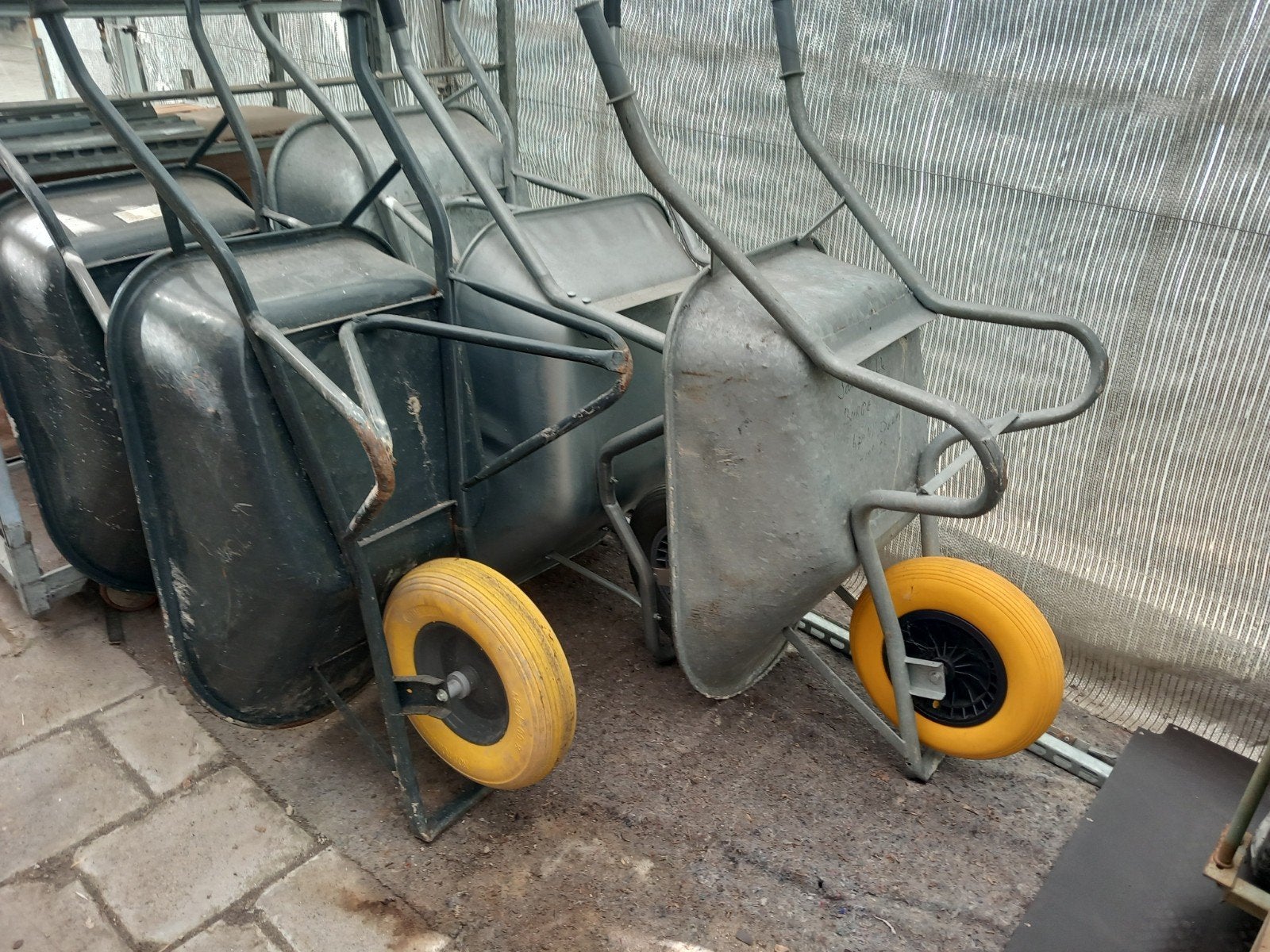 kruiwagens te huur, Ophalen