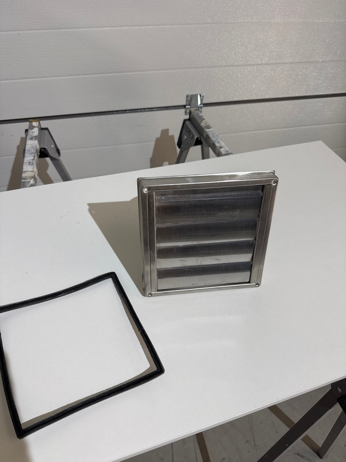 RVS Gevelrooster met lamellen - Ø 150 mm, Ophalen, Nieuw, Ventilator