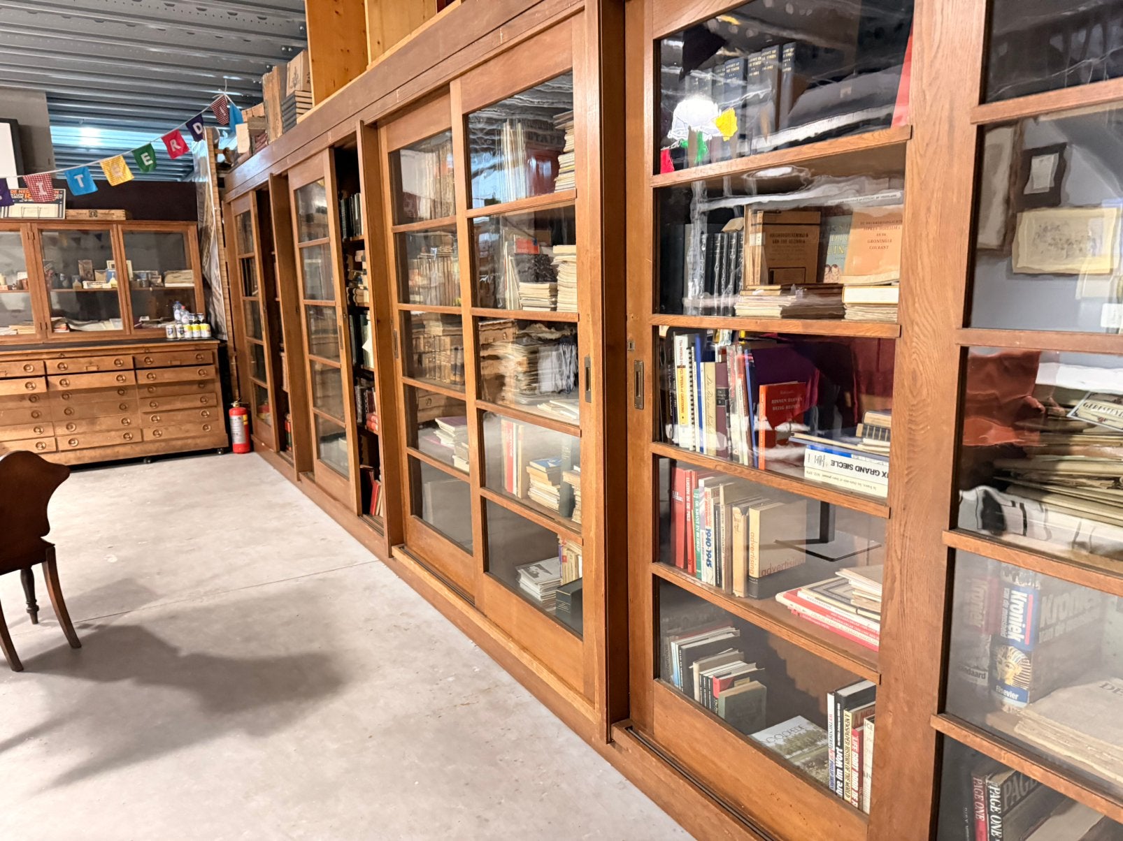 Uniek! 2 Imposante Biblioteekkasten, 8 meter en 6,80 meter, Ophalen