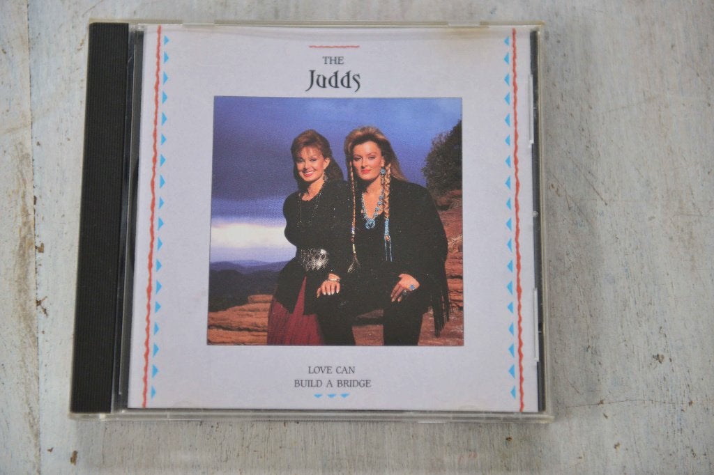 The Judds = Love can Build a Bridge 10 geweldige nummers, Inclusief boekje, Verzenden, Zo goed als nieuw, Country