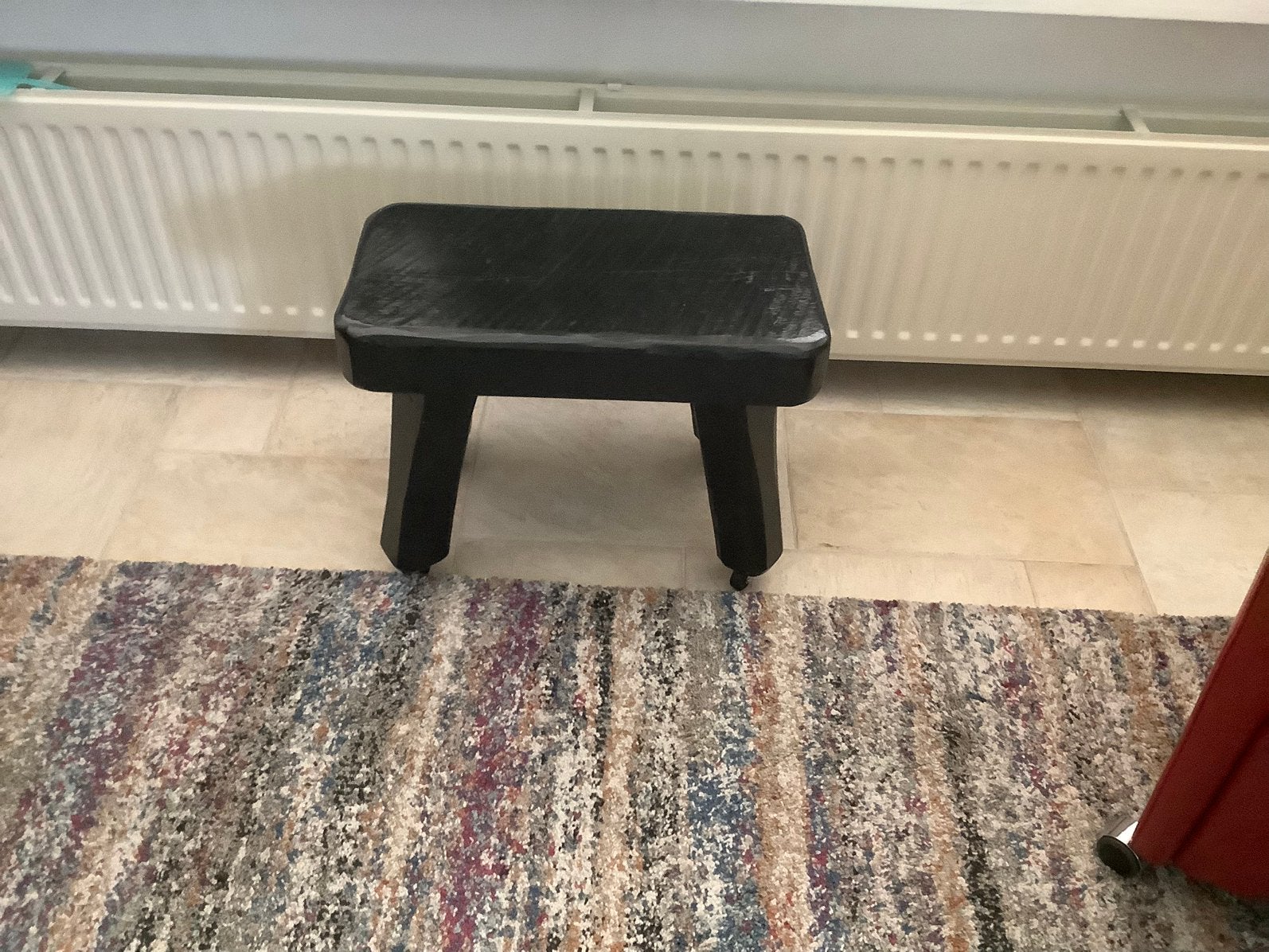 Te koop zwart voetenbankje, Ophalen of Verzenden, Gebruikt, Hout