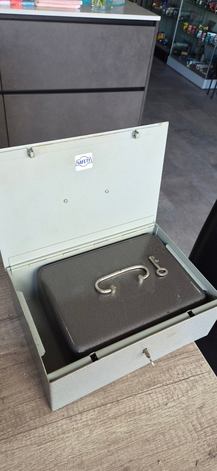 Vintage metalen geldkistjes met sleutel - Set van 2, Ophalen