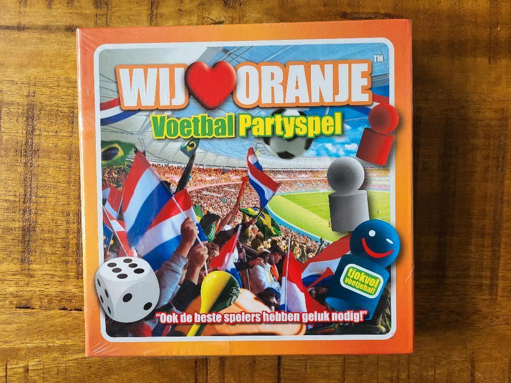 Wij houden van Oranje - voetbalspel, Drie of vier spelers, Ophalen of Verzenden, Nieuw