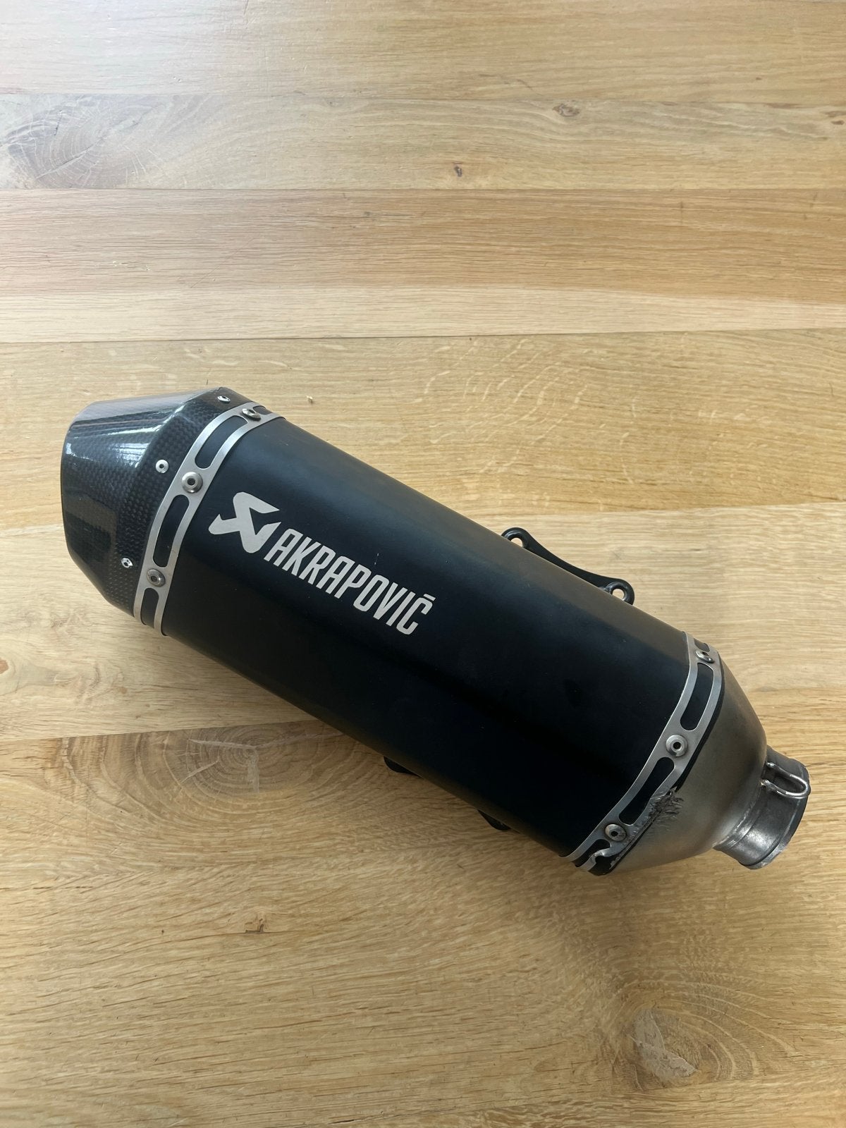 Foto 5 van Akrapovic uitlaat met ophanging voor Vespa Sprint