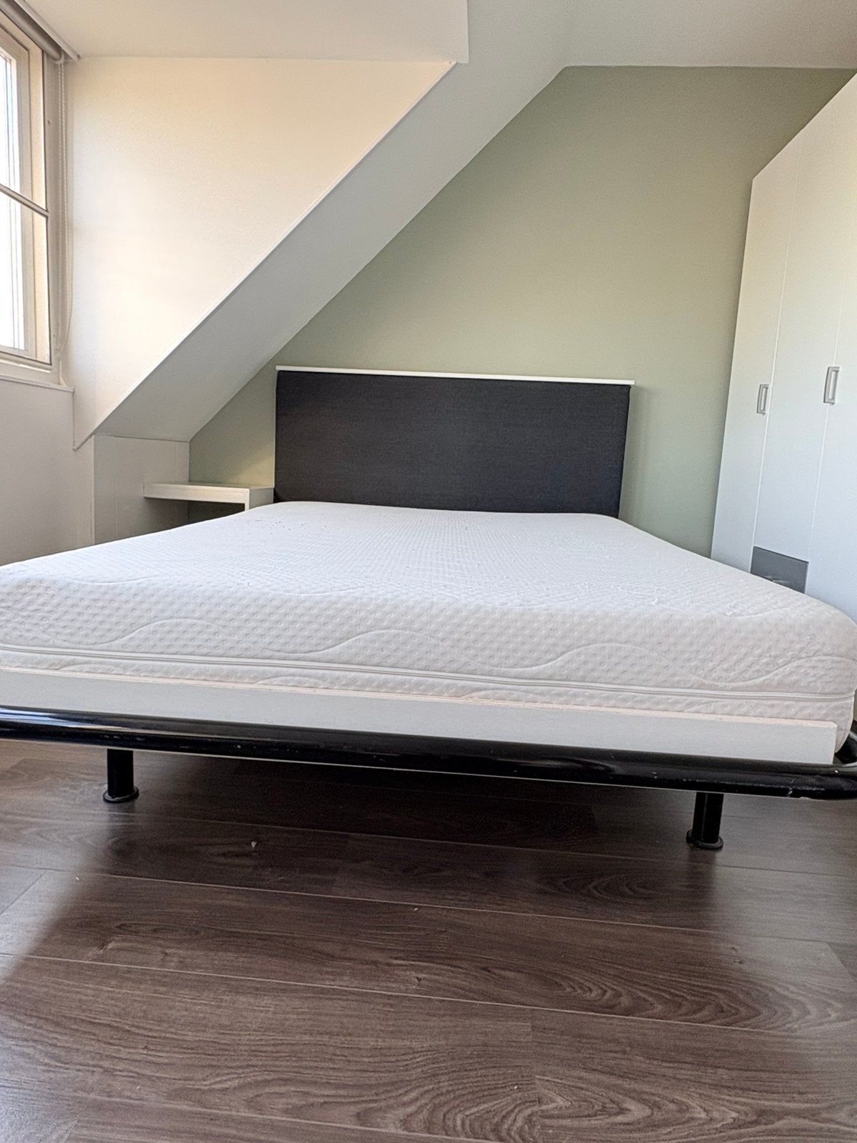 Double bed 140*200 and matress, Ophalen, Zo goed als nieuw, Tweepersoons, 140 cm