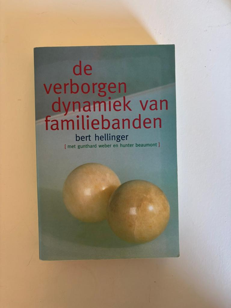 Bert Hellinger - Verborgen dynamiek van familiebanden, Boeken, Ophalen of Verzenden, Zo goed als nieuw, Bert Hellinger