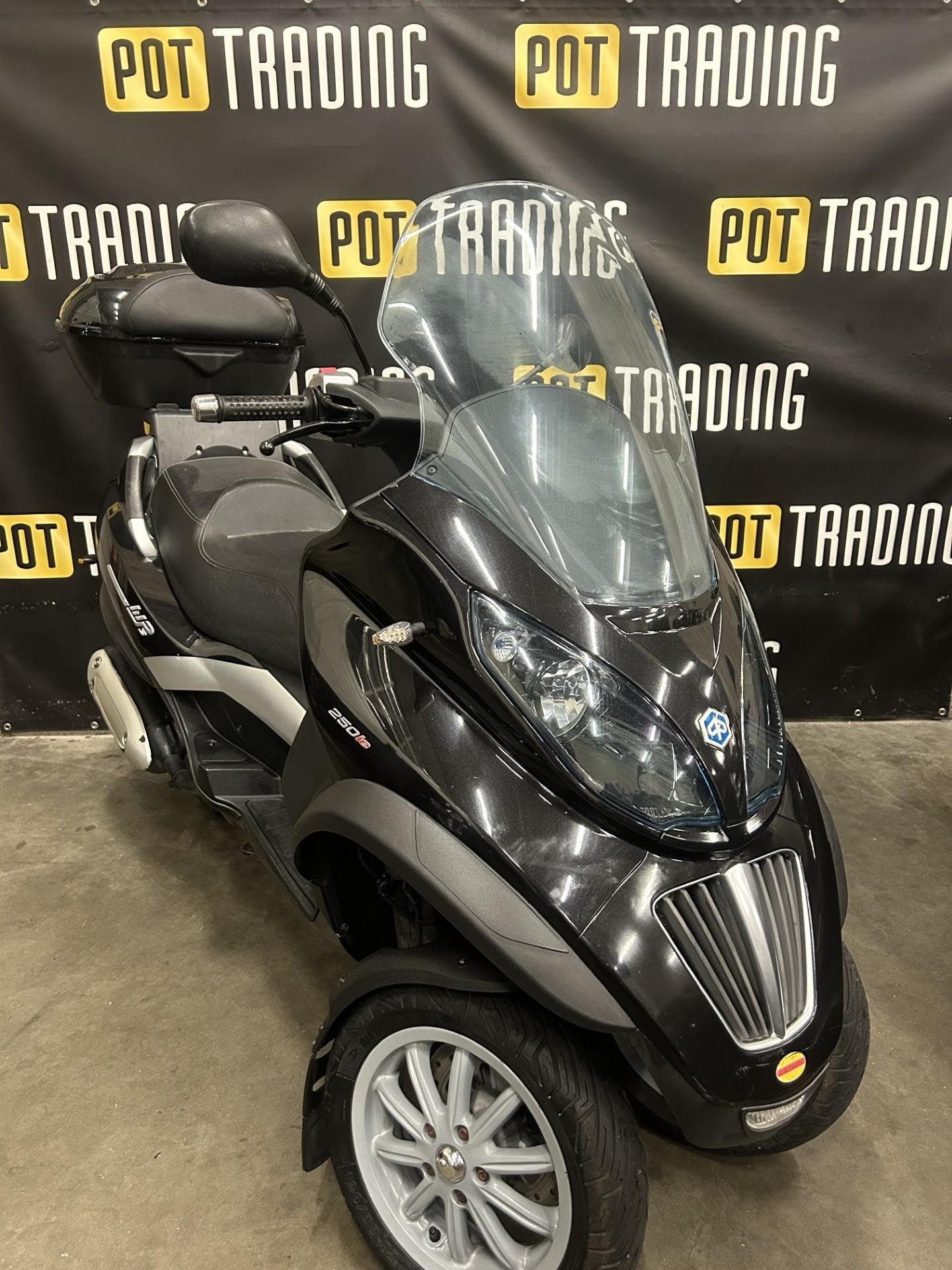 Piaggio MP3 250 LT ORG NL 1e eig! autorijbewijs 3 mnd garant, Scooter, Piaggio Vespa B.V., Minervum 7272
4817 ZM  Breda, NL, Customer_service@piaggio.com