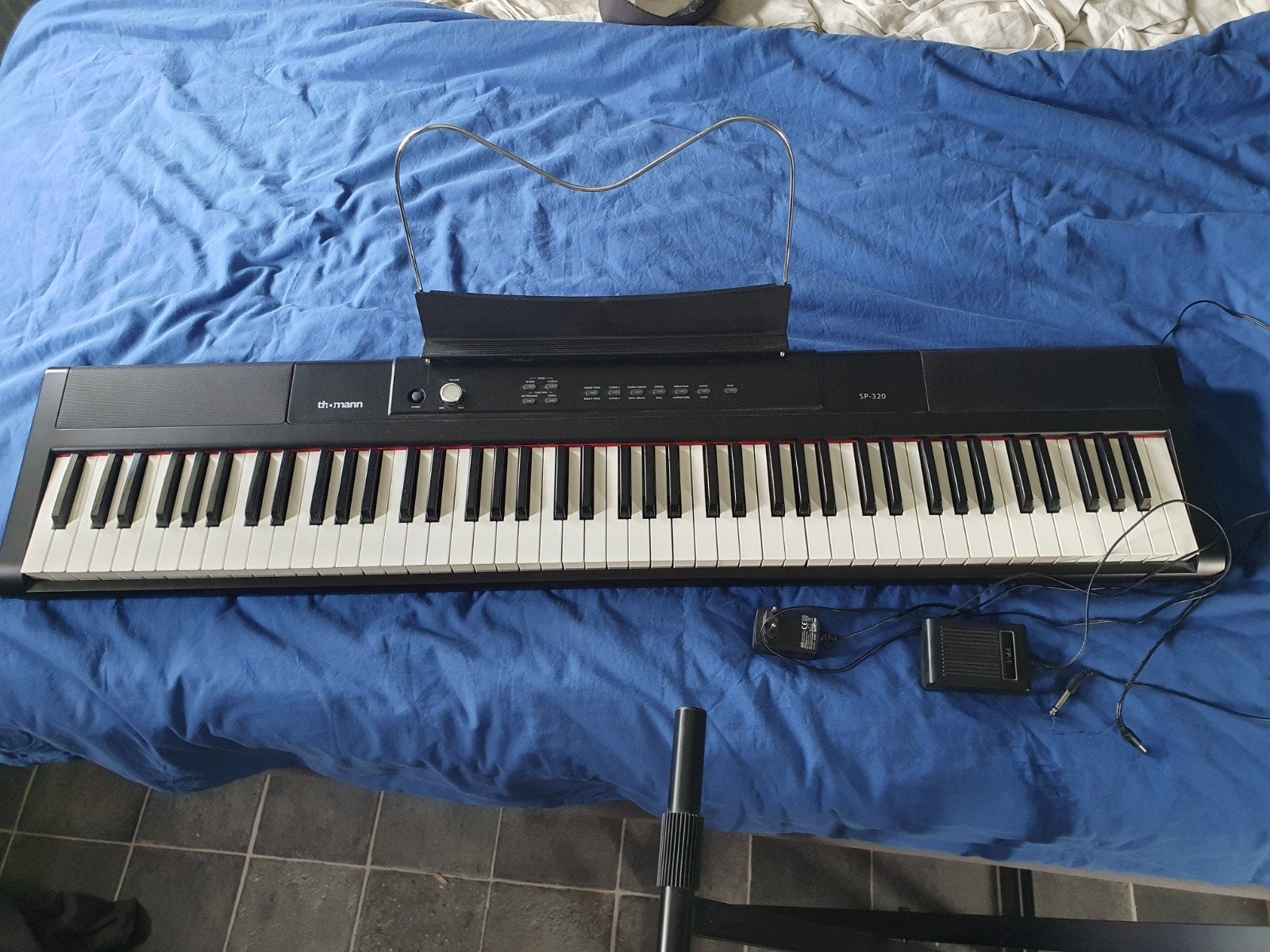 Thomann SP-320 keyboard met kruk en standaard, Muziek en Instrumenten, Keyboards, 88 toetsen, Zo goed als nieuw, Met standaard