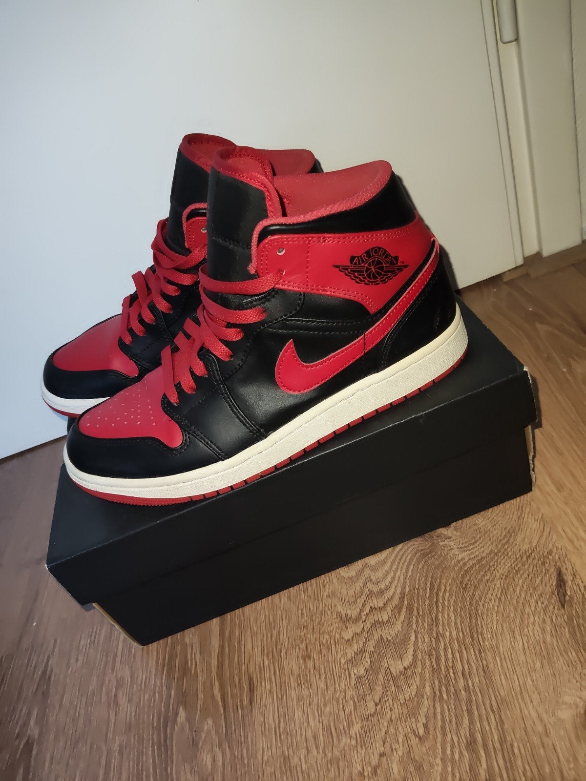 Nike Jordan 1's - Maat 41 - Zo goed als nieuw - met doos, Kleding | Heren, Schoenen, Ophalen, Overige kleuren, Sportschoenen, Zo goed als nieuw