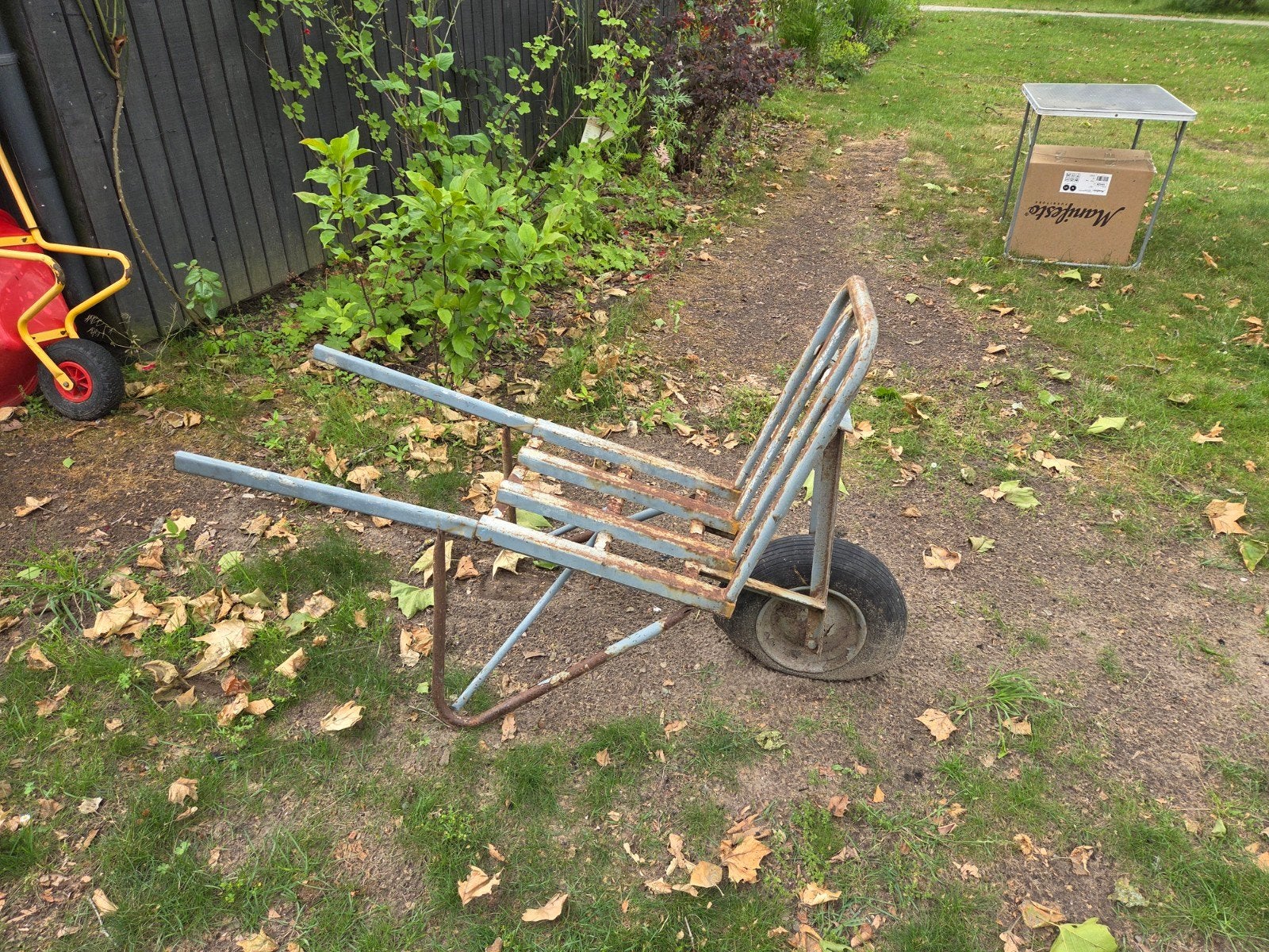 Steenkruiwagen met lekke band - Opknapper, Tuin en Terras, Kruiwagens, Ophalen, Onbekend, Handmatig, Gebruikt