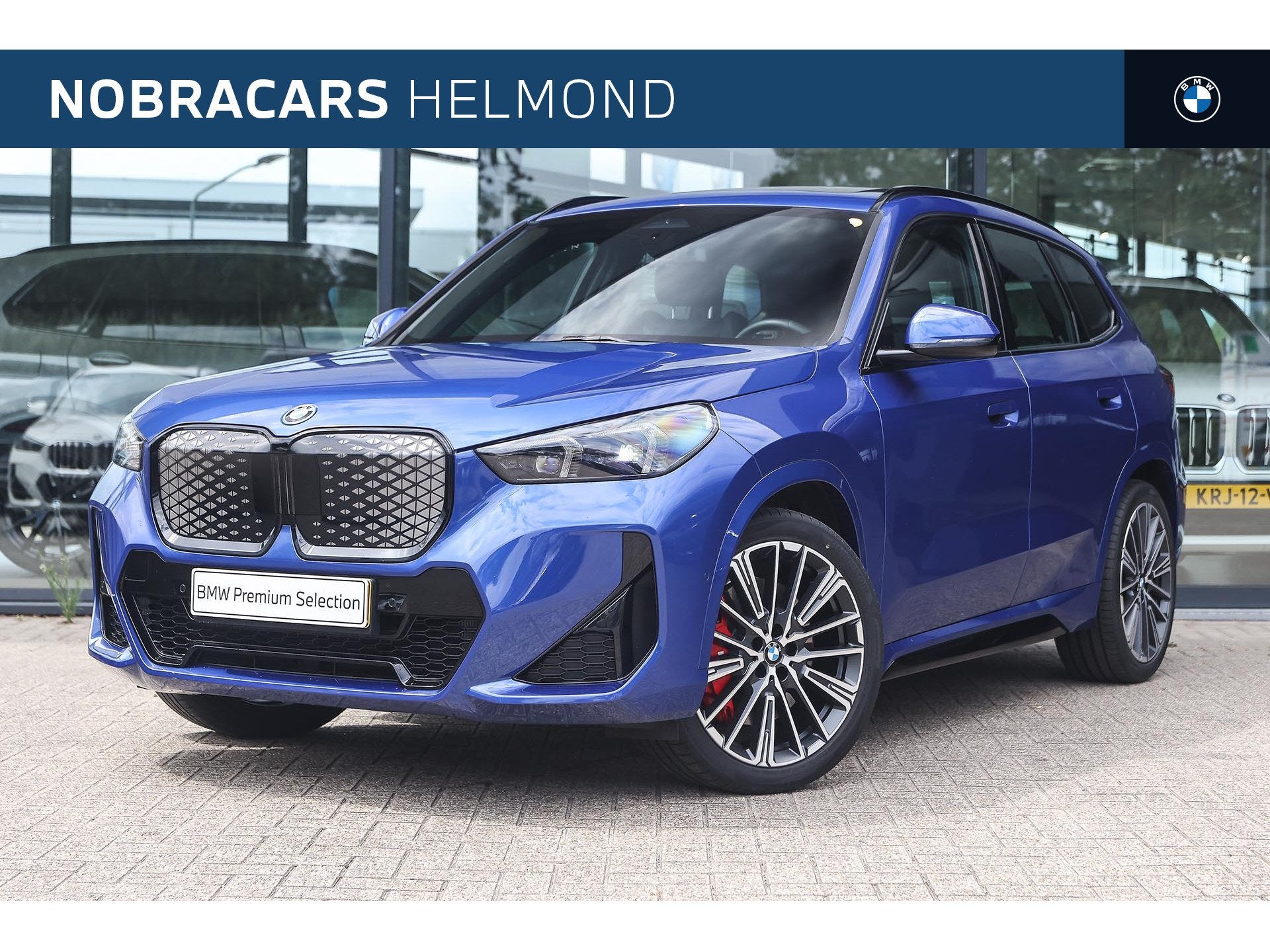 BMW iX1 eDrive20 M Sport / Panoramadak / Sportstoelen / Comf, Dealer onderhouden, Gebruikt, Met garantie (alle), 204 pk