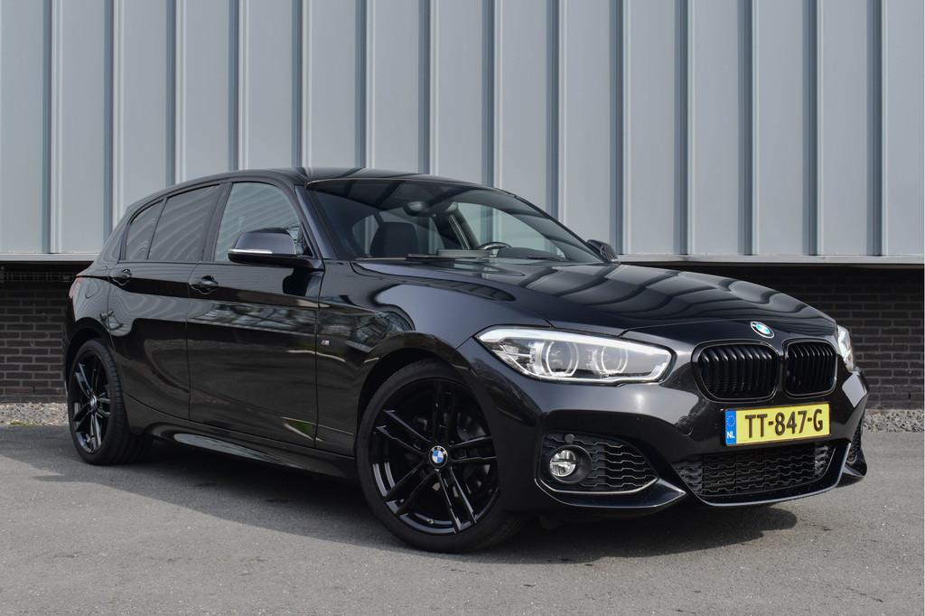 BMW 1-serie 118i Aut. M-Sport Edition | Leder | NL Auto | Na, Auto's, Gebruikt, Zwart, Bedrijf, 650 kg