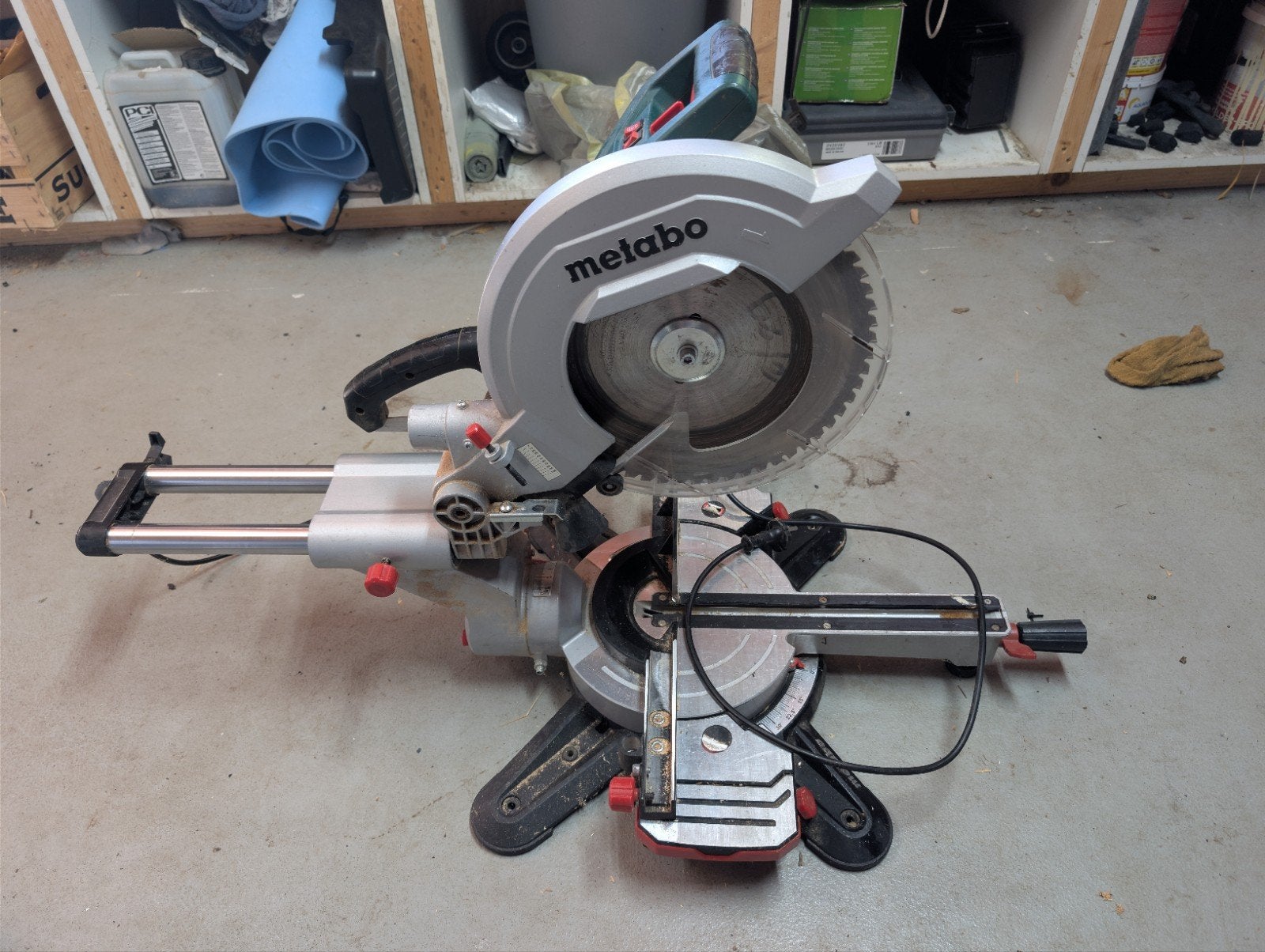 Metabo KGS 305 M Afkortzaag - Krachtig en Nauwkeurig, Ophalen, Gebruikt, 70 mm of meer, Afkortzaag