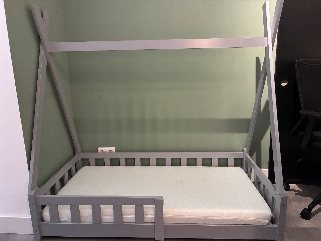 Kinderbed zo goed als nieuw, Kinderen en Baby's, Kinderkamer | Bedden, Ophalen, 70 tot 85 cm, Zo goed als nieuw, Matras