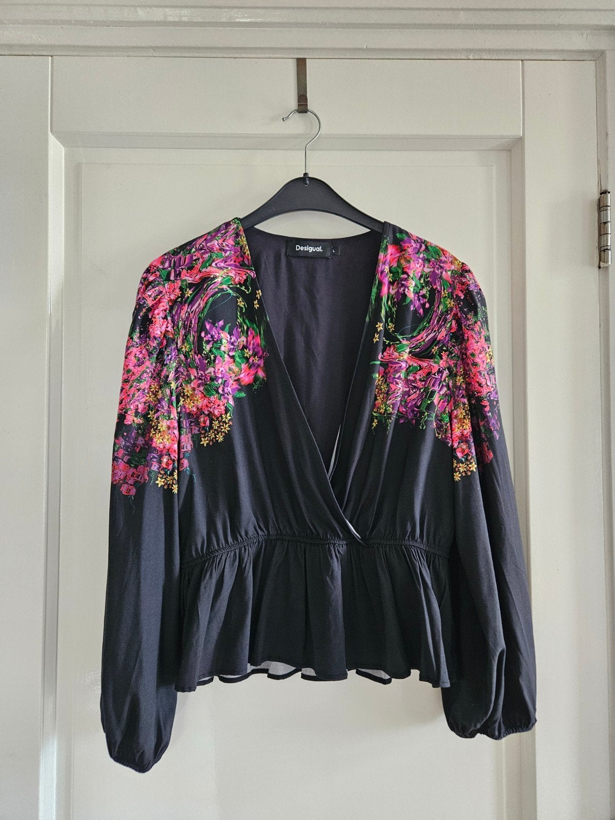 Desigual wikkelblouse maat L met bloemenprint, Ophalen, Meerkleurig, Maat 42/44 (L), Zo goed als nieuw