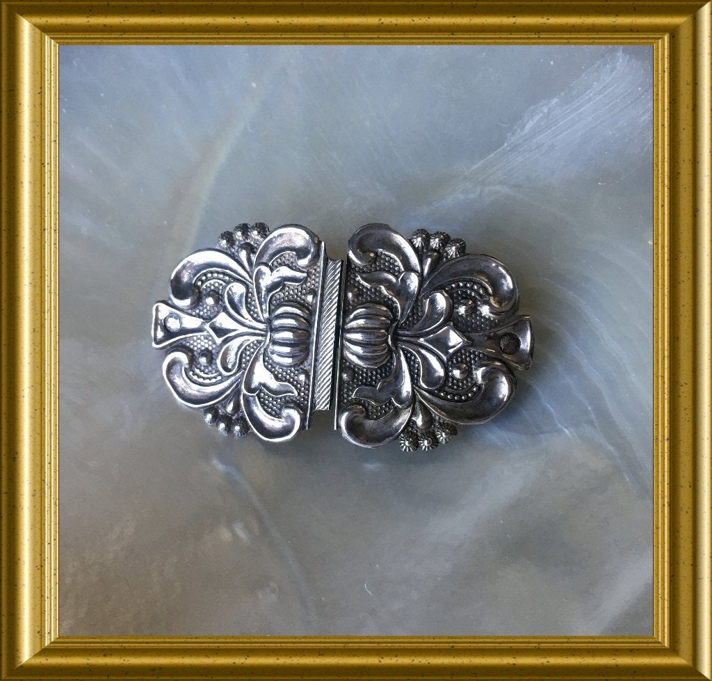 Oude broche: gemaakt van een zilveren bijbelslot, Ophalen of Verzenden, Zilver, Broche