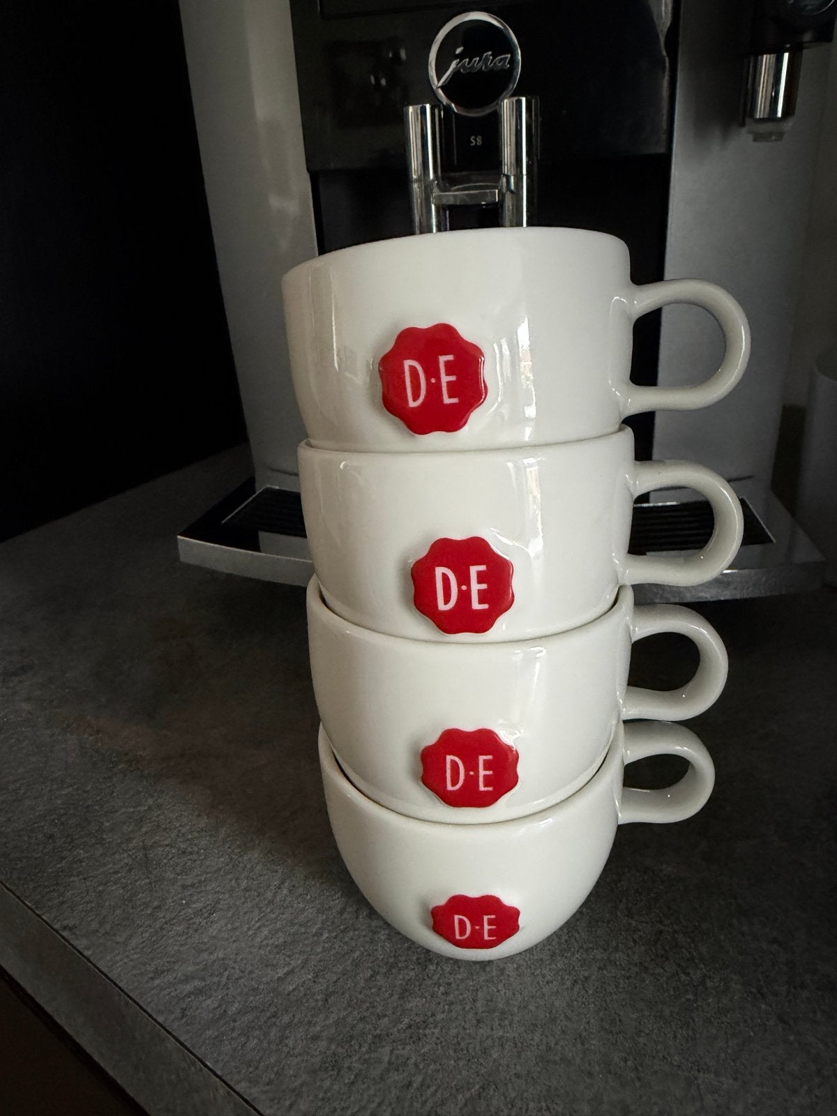 Douwe Egberts koffiekopjes - set van 4, Keramiek, Ophalen of Verzenden, Zo goed als nieuw, Overige stijlen