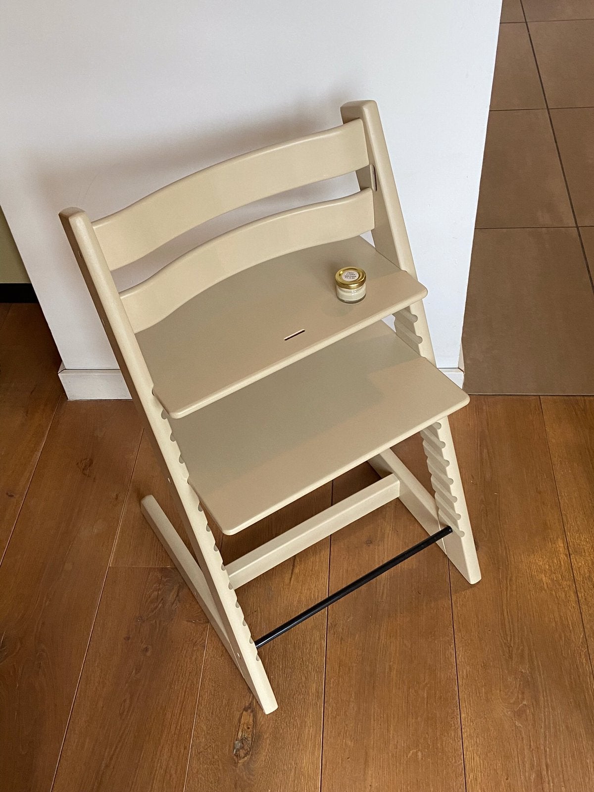 Refurbished Stokke tripp trapp in beige m/z accessoires, Ophalen, Zo goed als nieuw, Meegroeistoel
