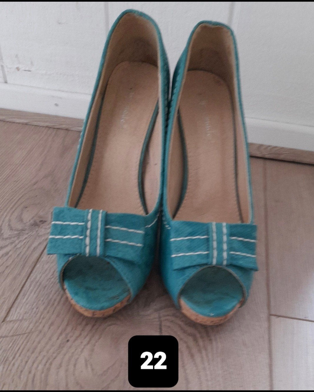 Super Mode zeegroene pumps met open teen en kurkhak, Kleding | Dames, Ophalen of Verzenden, Zo goed als nieuw