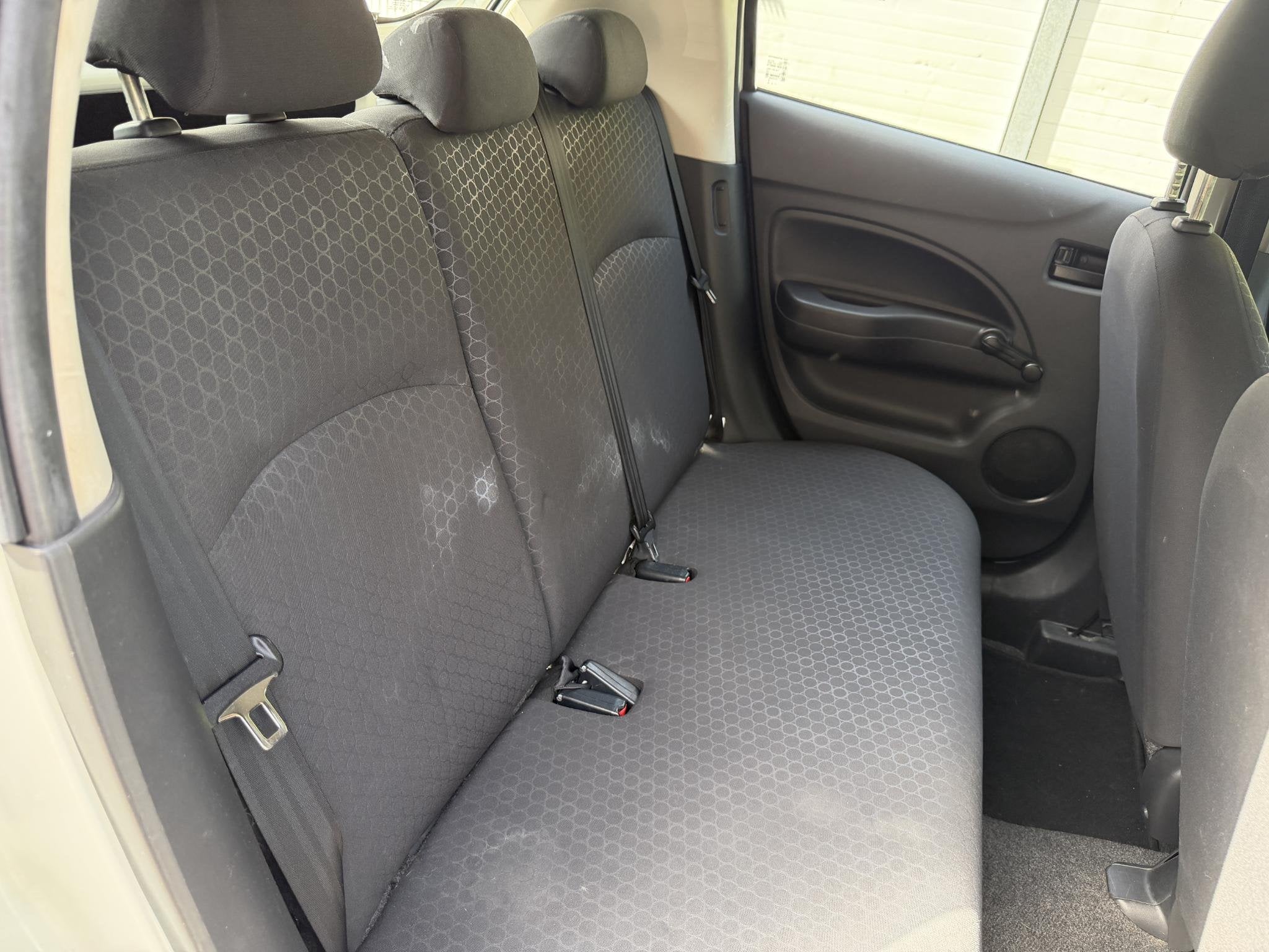 Foto 10 van Mitsubishi Space Star 1.0 Inform