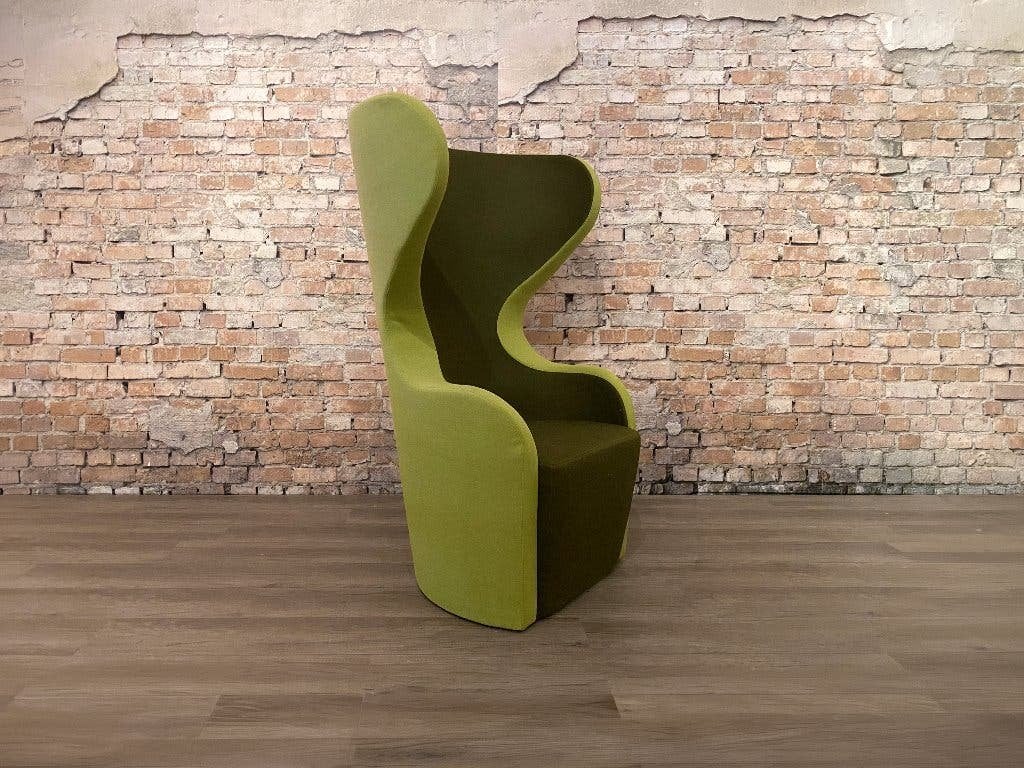 Moderne groene oorfauteuil bij TheReSales