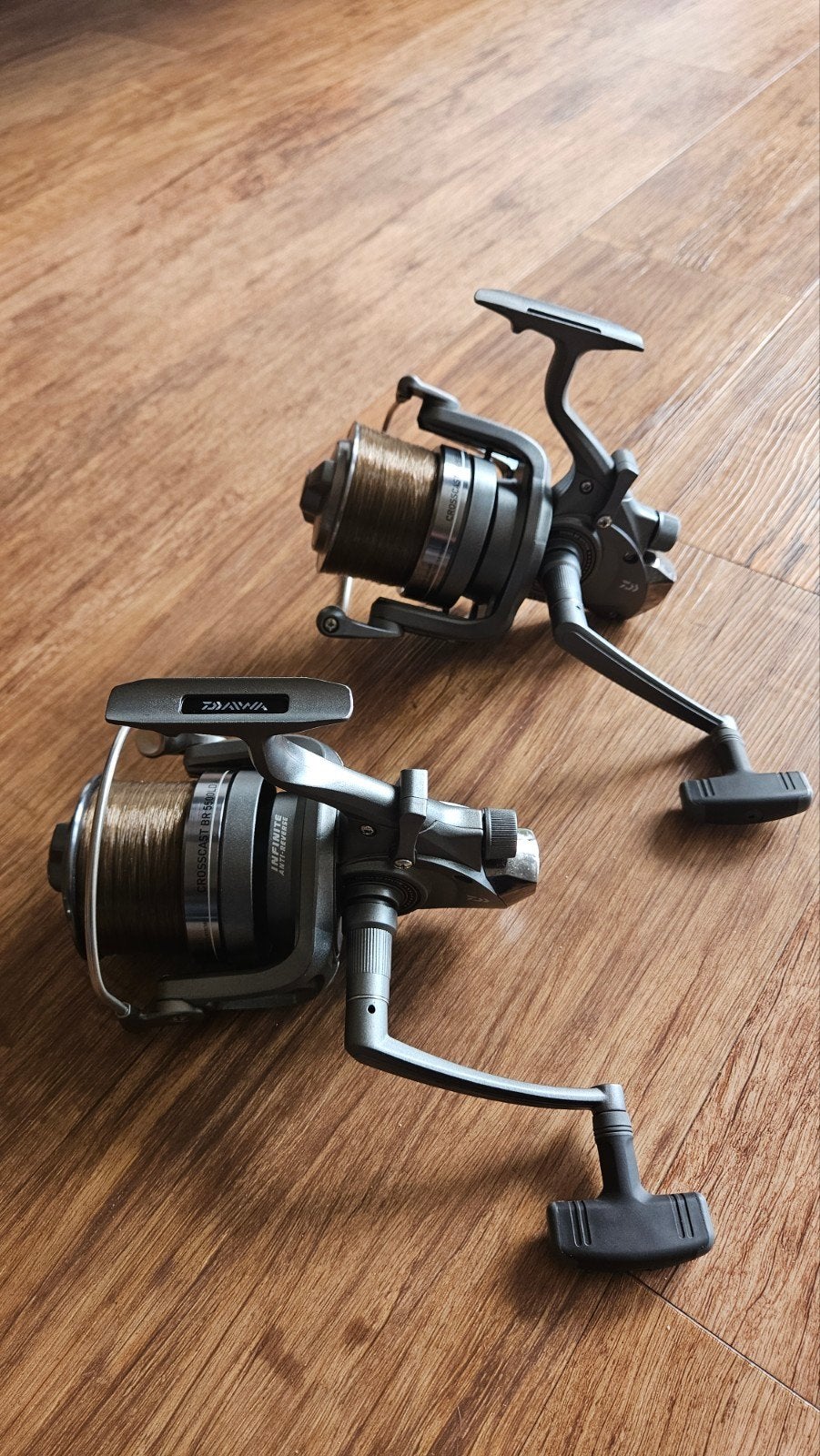 Daiwa Crosscast BR 5500LD A Vismolen (2 stuks), Ophalen of Verzenden, Zo goed als nieuw, Molen