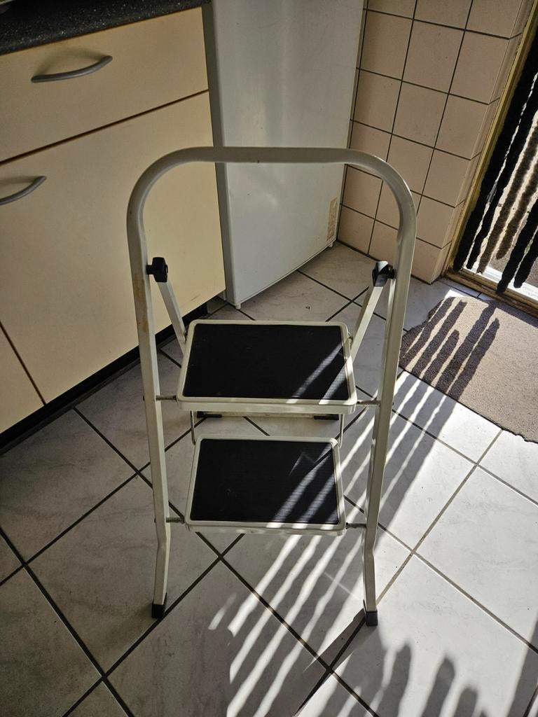 Huishoudtrapje 2 treden merk ok, Ophalen, Minder dan 2 meter