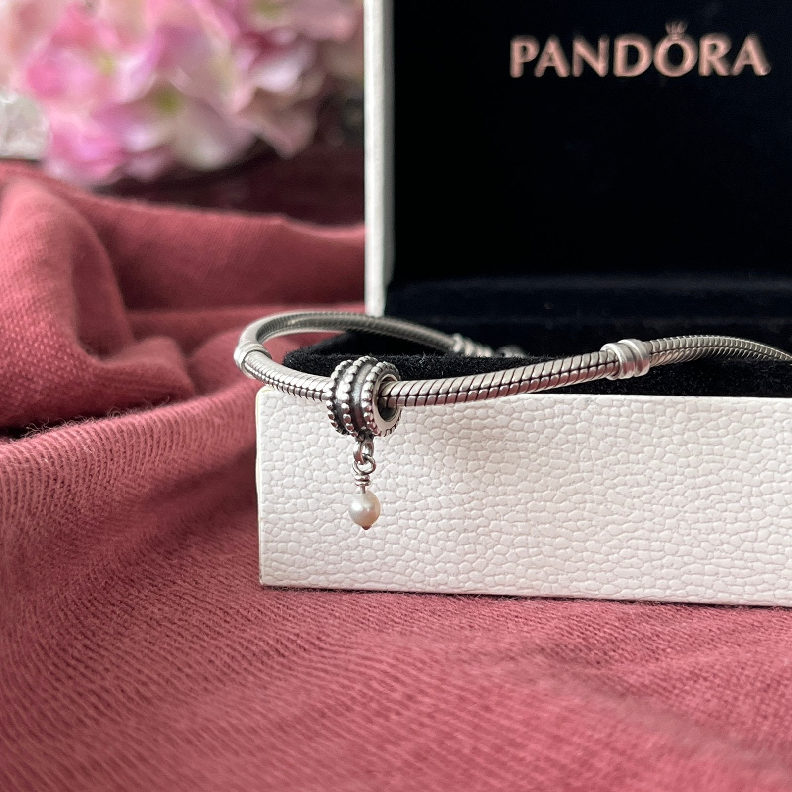 Pandora bedel met pareltje retired, Sieraden, Tassen en Uiterlijk, Bedels, Ophalen of Verzenden, Zilver, Pandora