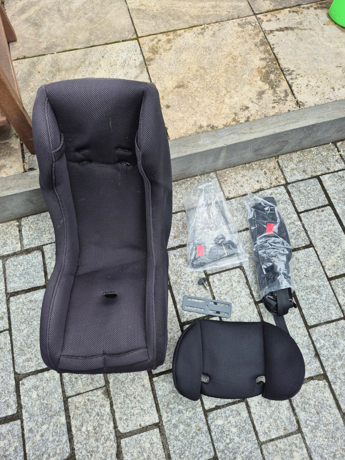 IZGS Melia Peuterstoel 4-seizoenen, verkleiner & bevestiging, Ophalen of Verzenden, Zo goed als nieuw, 15 t/m 36 kg, Overige merken