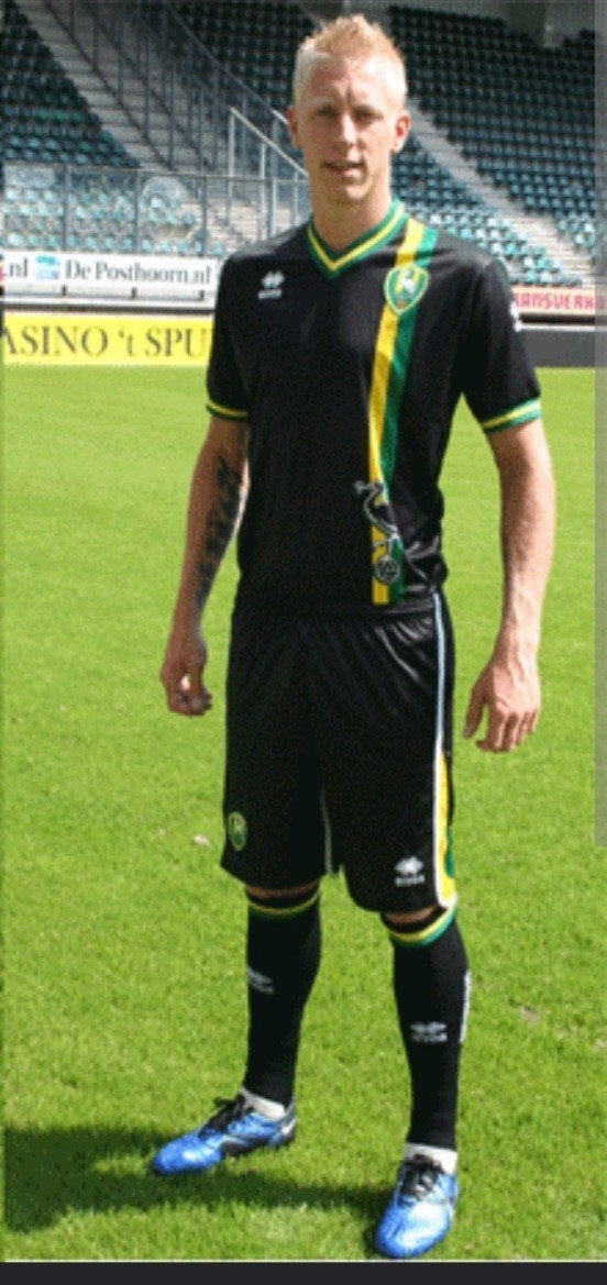 GEZOCHT: Ado 2011-2012 uitshirt XXL., Ophalen