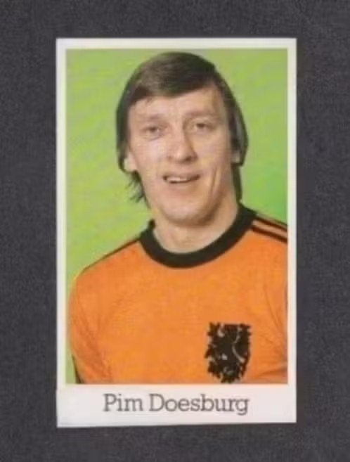 Voetbalplaatje Pim Doesburg Nederlands Elftal Oranje 1980., Ophalen of Verzenden, Zo goed als nieuw