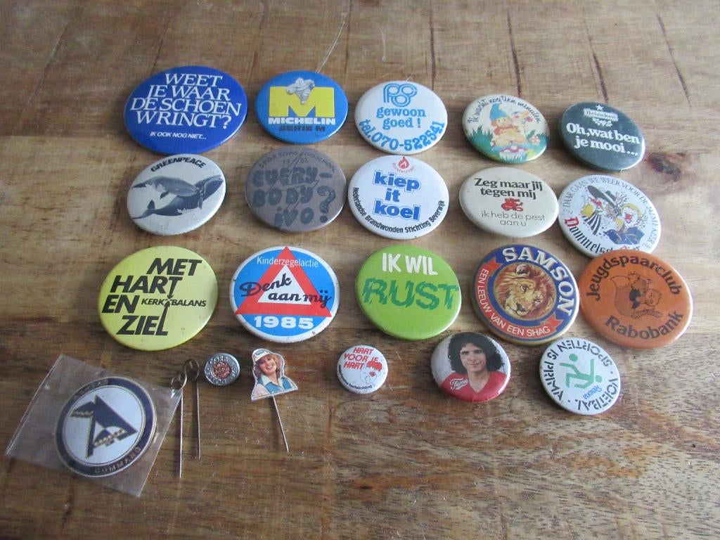Heel veel Vintage Buttons Speldjes Pins jaren '70 '80, Ophalen of Verzenden, Zo goed als nieuw, Overige onderwerpen, Button
