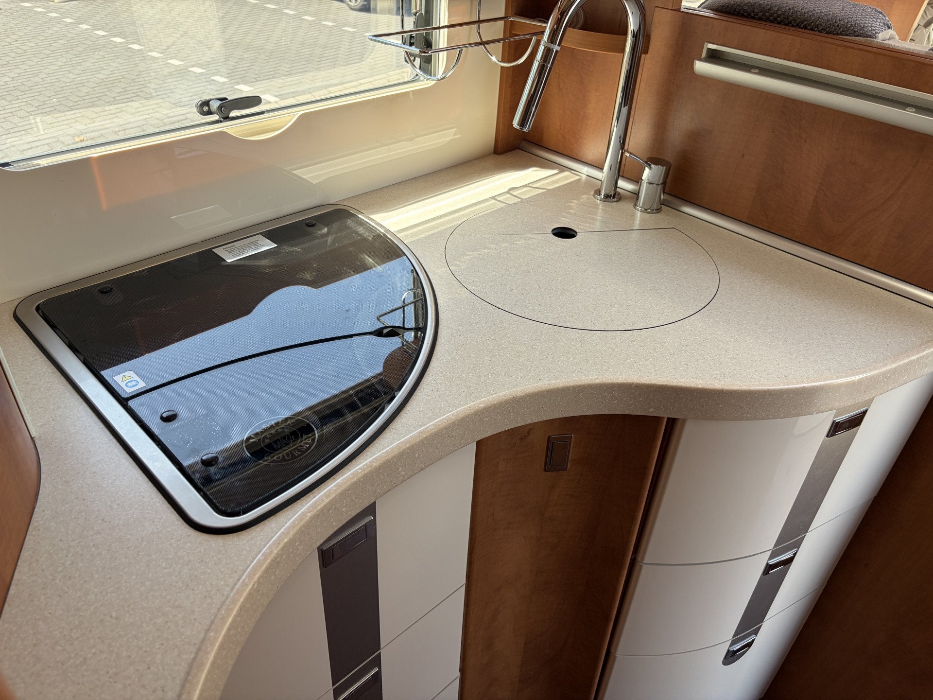 Carthago CHIC C-LINE T 4.9 LE Aut Euro 6 Levelsysteem Airco, Automaat, 7 tot 8 meter, Diesel, Carthago