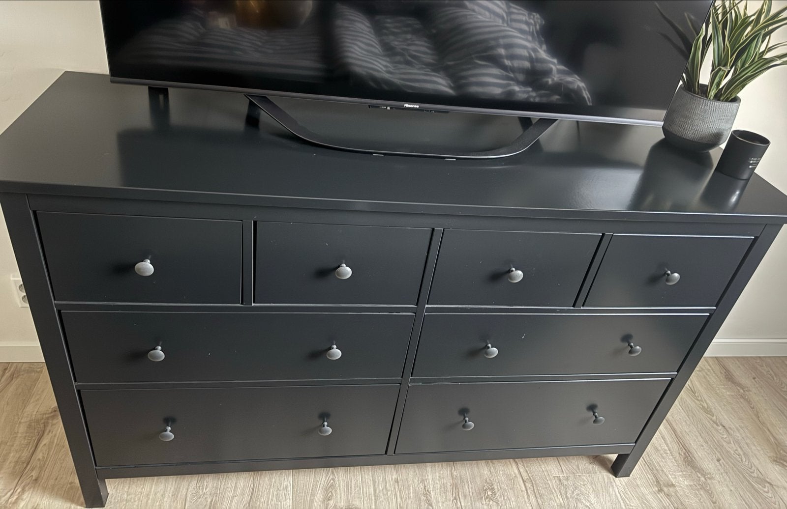 Hemnes ladekast zwart zijdeglans - 8 lades, Huis en Inrichting, Kasten | Ladekasten, Ophalen, 5 laden of meer, 150 tot 200 cm