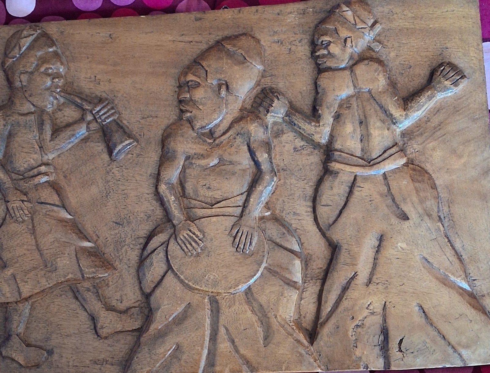 Houtsnijwerk.  Plaquette.  Hardhout. Afrika. Sign. 33/24 cm., Antiek en Kunst, Kunst | Niet-Westerse kunst, Ophalen