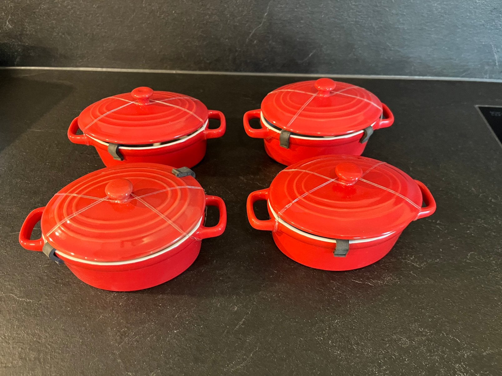 4 mini cocotte ovenpannetjes rood ovaal NIEUW, Huis en Inrichting, Keuken | Potten en Pannen, Ophalen of Verzenden, Zo goed als nieuw