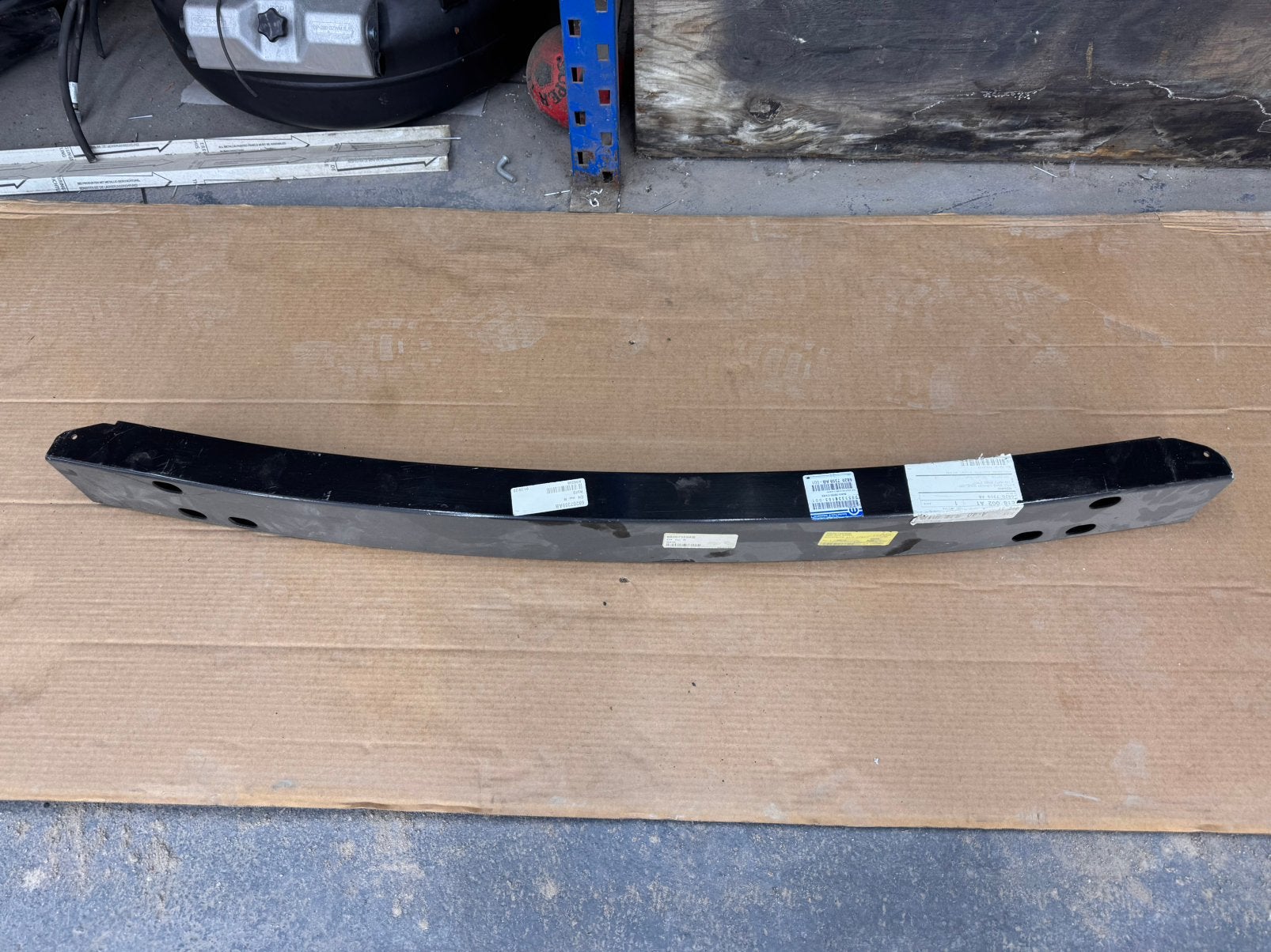Bumper balk Dodge Challenger ( Hellcat ), Ophalen of Verzenden, Dodge, Bumper