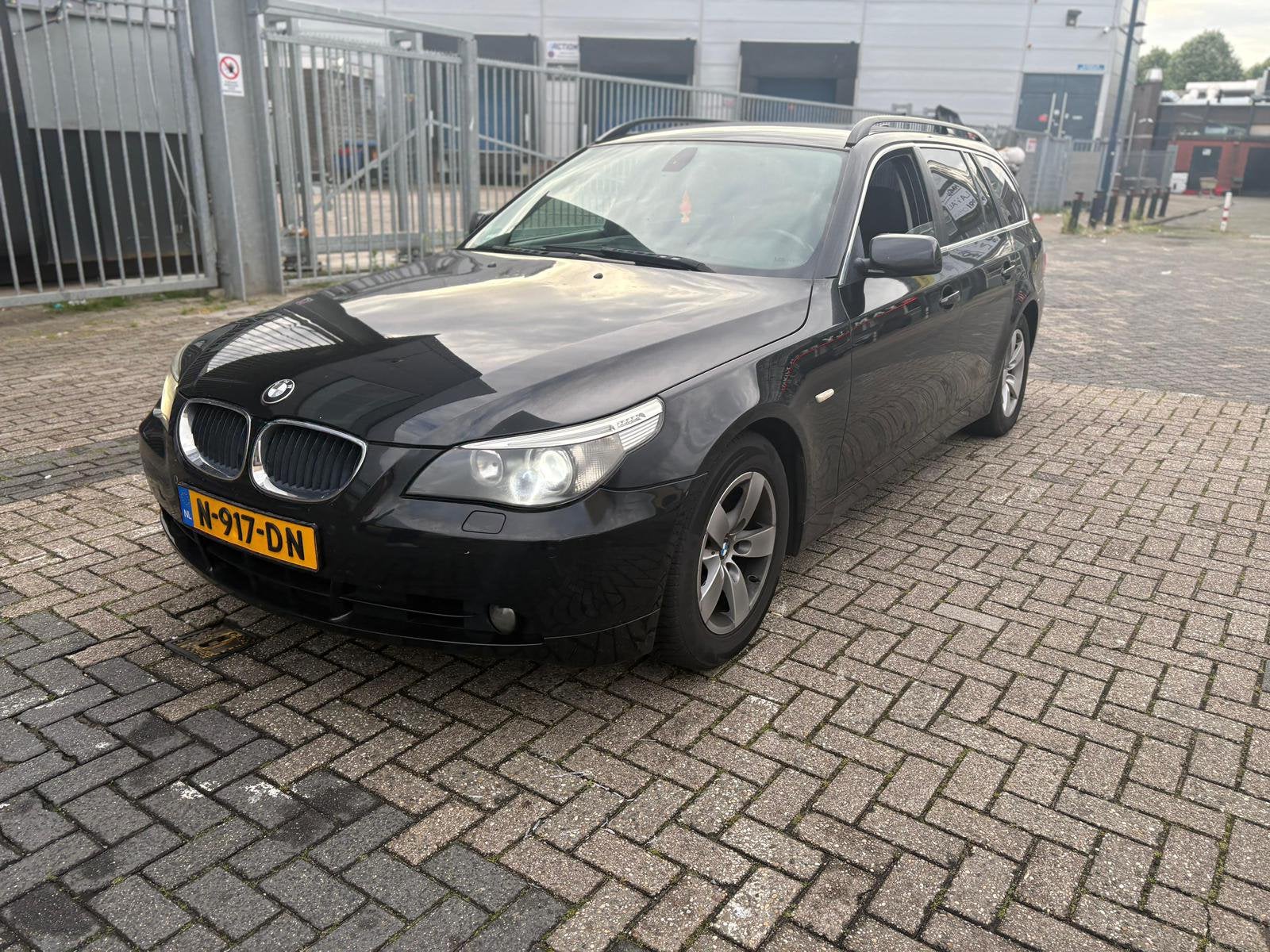 BMW 5-Serie 525i Touring 2.5i 6 Cilinder 2004 Zwart, Auto's, BMW, Automaat, Zwart, 2000 kg, Zwart