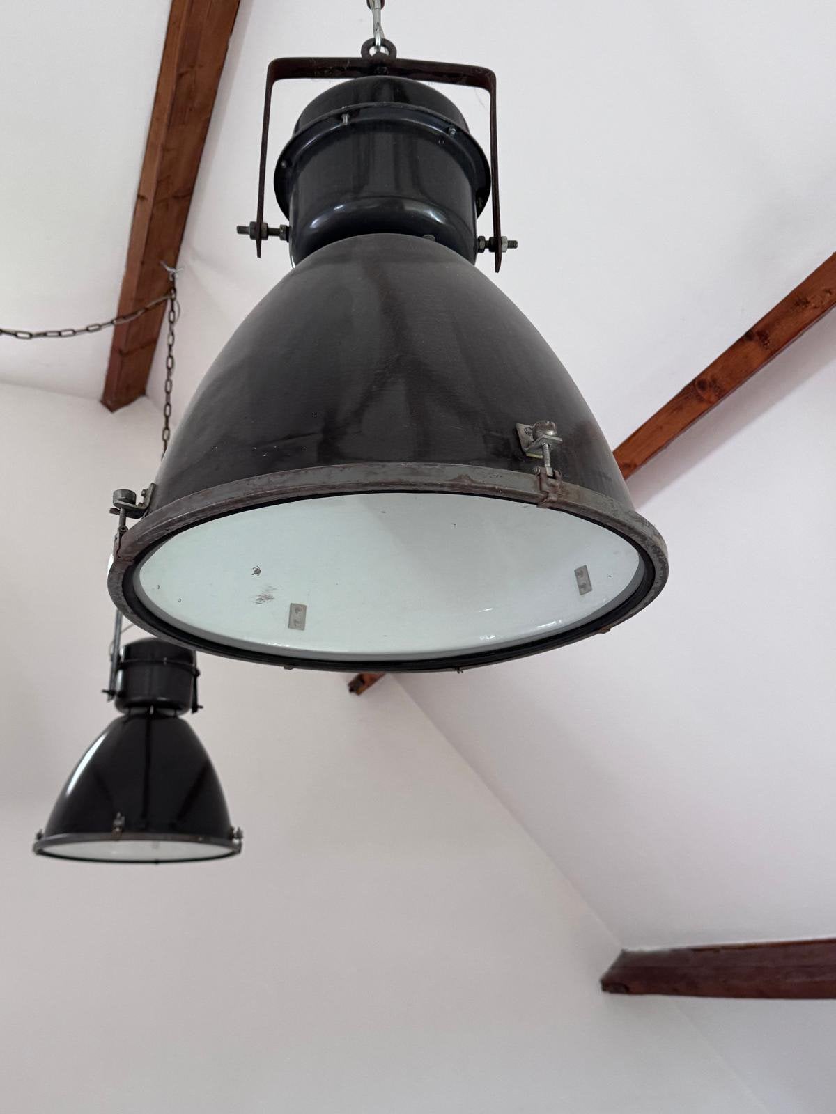 Fabriekslampen origineel oud 2 stuks, Huis en Inrichting, Lampen | Hanglampen, Ophalen, Zo goed als nieuw
