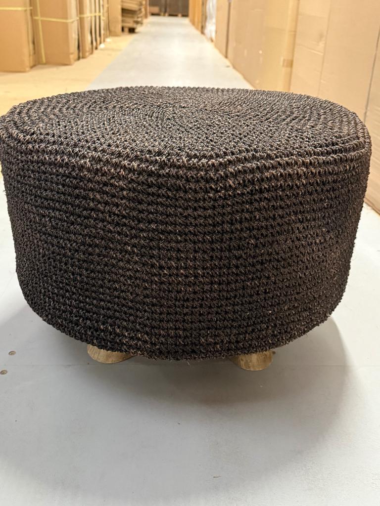 zwarte stoere ronde sisal poef, op houten pootjes, Ophalen, Minder dan 50 cm, Hout, Zo goed als nieuw
