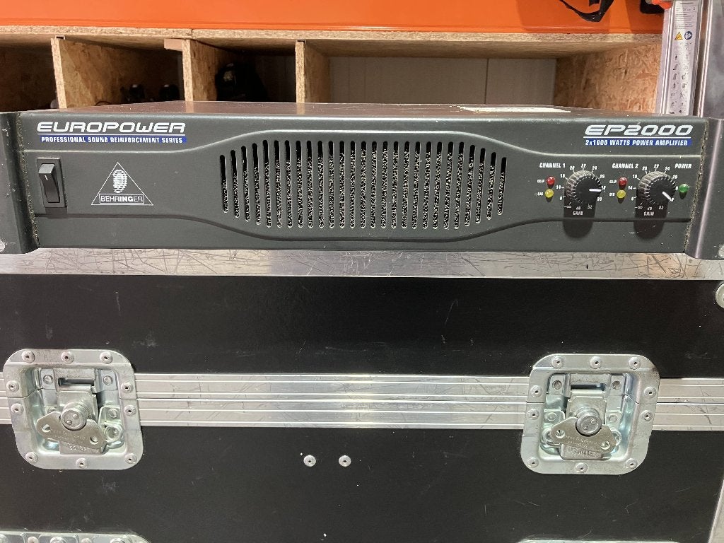 Behringer Europower 2000 versterker (1 kanaal defect), Ophalen of Verzenden, Gebruikt, Gitaar, 100 watt of meer