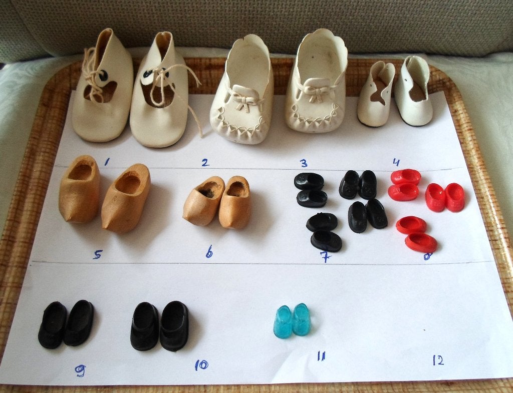 Poppenschoentjes. Verschillende maten en materiaal., Verzamelen, Poppen, Ophalen of Verzenden, Gebruikt, Kleertjes
